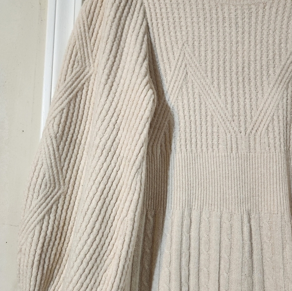 Ballon sleeve sweater dress - Picture 4 of 9